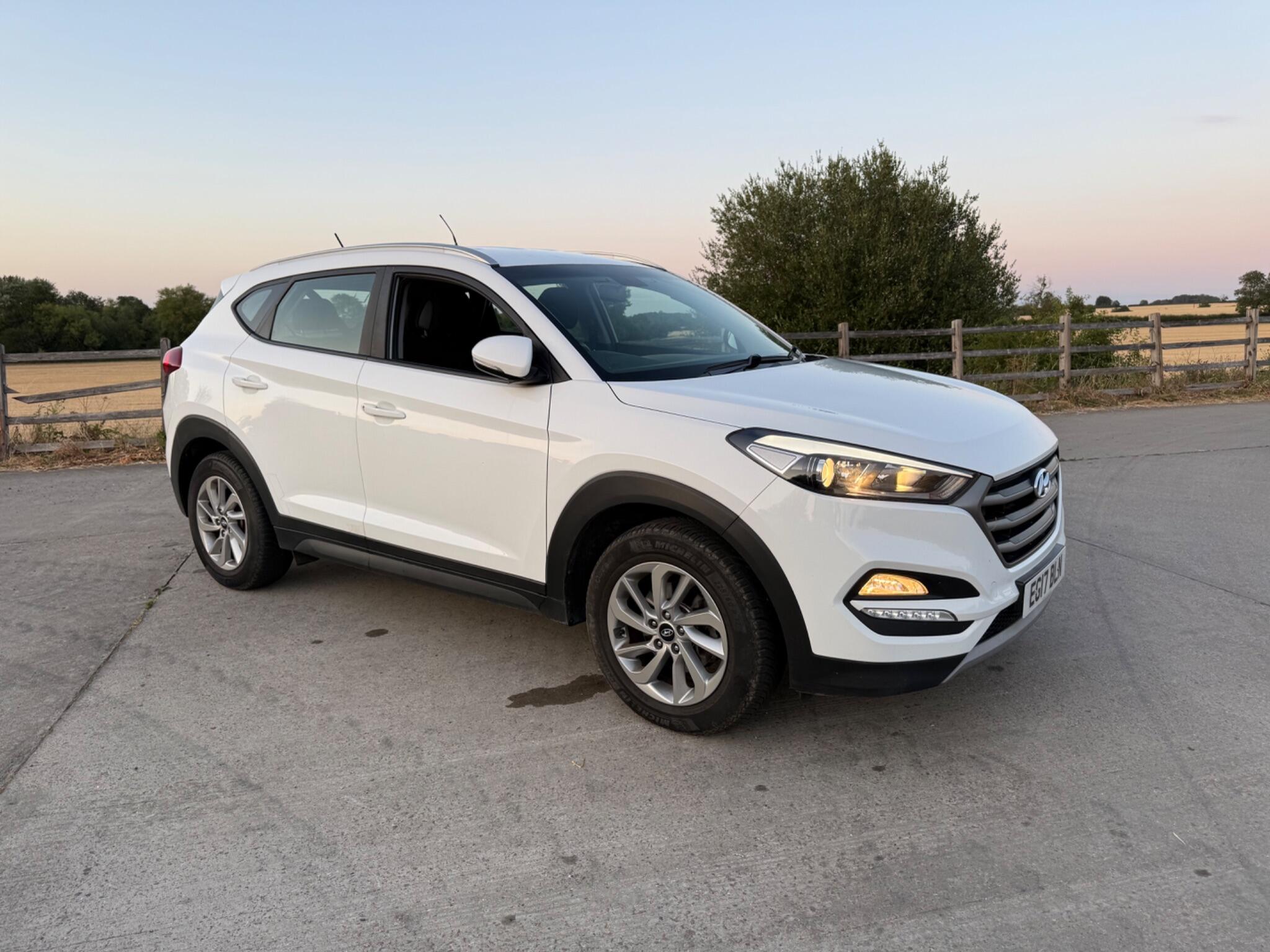Hyundai TUCSON 2.0 CRDi Premium SE 4WD Euro 6 5dr — photo 52 of 102